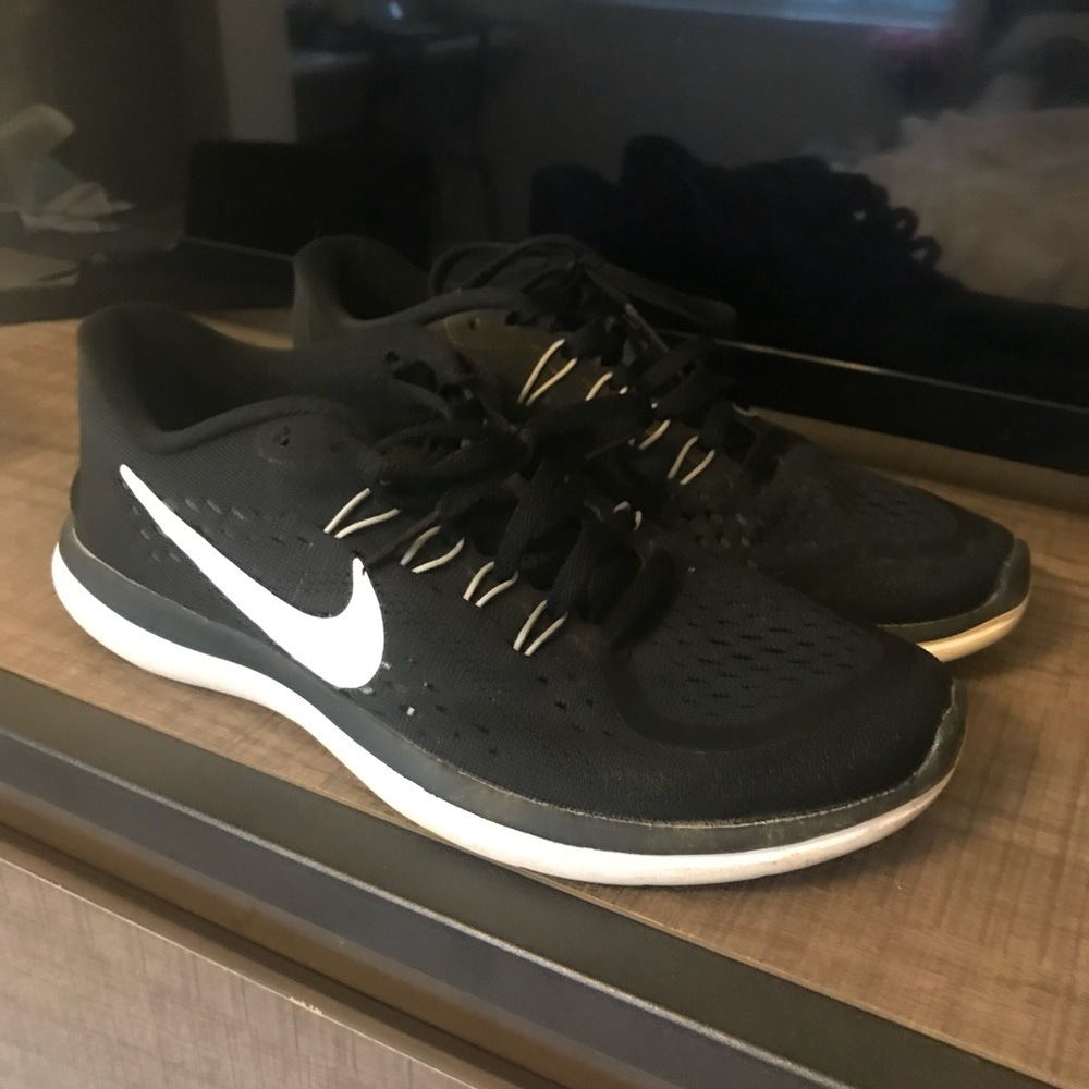 Black Nike Flex